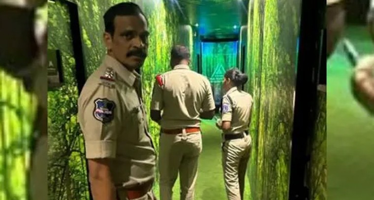 కేపీహెచ్‌బీలో స్పా సెంటర్లపై పోలీసుల మెరుపు దాడులు.. 20 మంది అరెస్ట్

