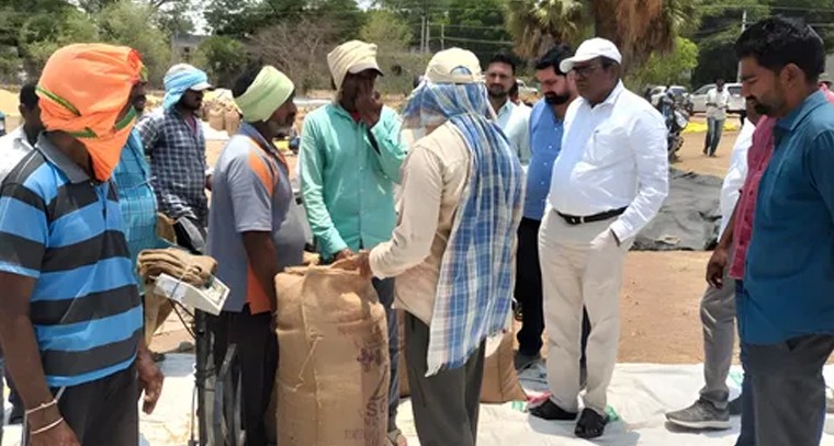 సజావుగా కొనసాగుతున్న ధాన్యం కొనుగోలు ప్రక్రియ.. అదనపు కలెక్టర్

