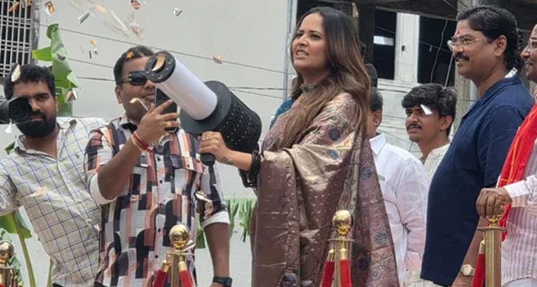 జగిత్యాలలో కొత్త ఆకర్షణ.. 'కాసం సెలక్షన్స్' షాపింగ్ మాల్‌ను ప్రారంభించిన సీరియల్ నటి అనసూయ

