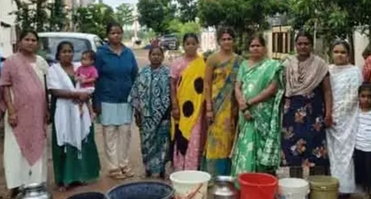 కామారెడ్డిలో నీటి ఎద్దడితో కాలనీవాసుల ఆందోళన

