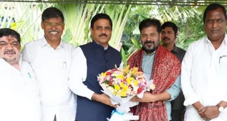 సీఎం రేవంత్ రెడ్డిని కలిసిన ఉస్మానియా వైస్ చాన్సలర్.. ఓయూలో కొత్త హాస్టల్స్ ప్రారంభానికి ఆహ్వానం

