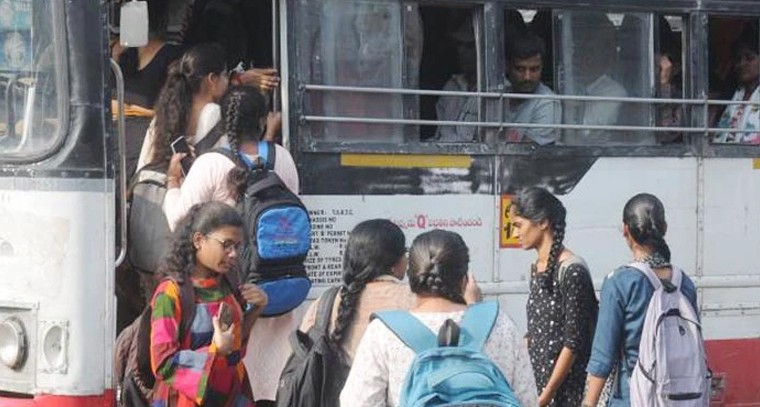తెలంగాణ ఆర్టీసీలో ఆధార్ అడ్డంకి.. ఉచిత బస్సు ప్రయాణంపై కొత్త షరతులు

