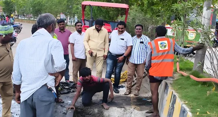 బాన్సువాడలో డ్రైనేజీ పనుల పరిశీలన

