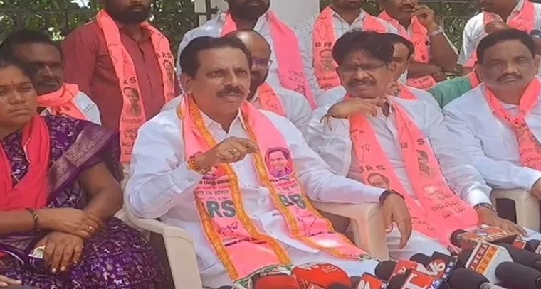 కాంగ్రెస్ బీసీలను మోసం చేస్తోంది.. మాజీ ఎమ్మెల్యే రవీంద్ర కుమార్ ఆరోపణ

