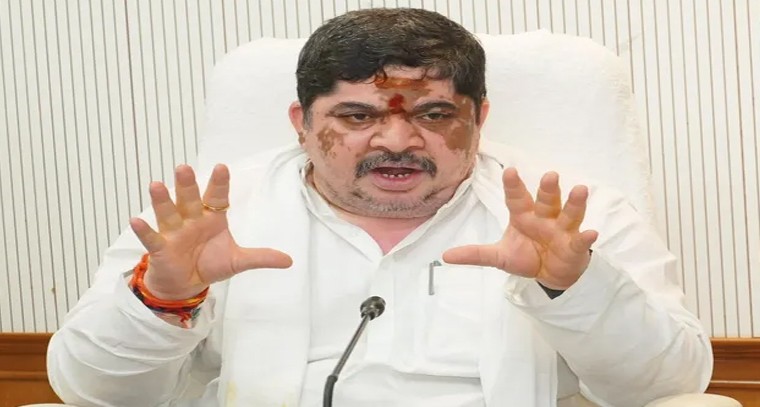 బీసీల రిజర్వేషన్లపై భయపడుతున్న బీజేపీ.. మంత్రి పొన్నం ప్రభాకర్ ఆగ్రహం

