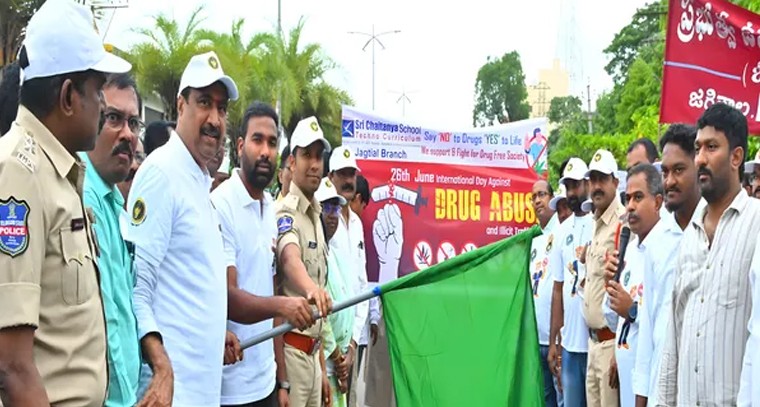 జగిత్యాలలో మాదకద్రవ్యాల నిర్మూలనకు అవగాహన ర్యాలీ

