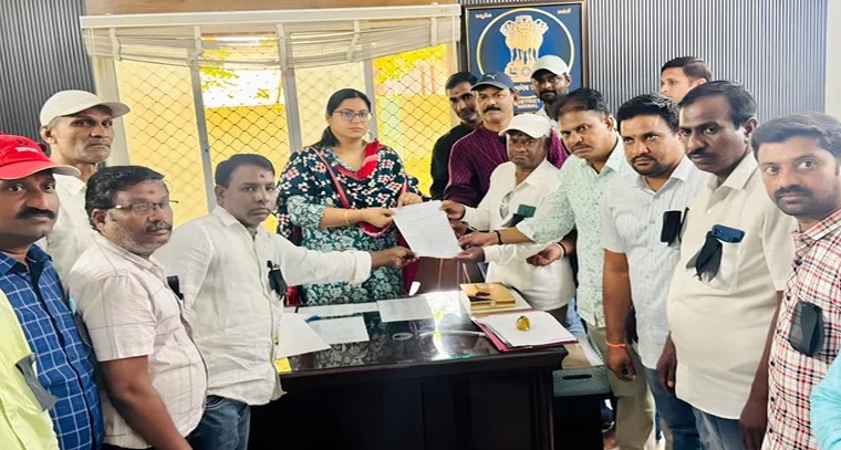 నిర్మల్‌లో పాత్రికేయుల ఆందోళన

