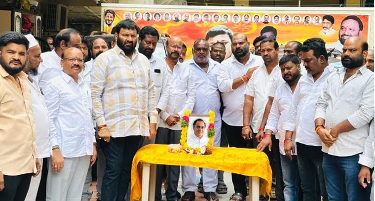 కుత్బుల్లాపూర్‌లో రాజీవ్ గాంధీ జయంతి సందర్భంగా కూన శ్రీశైలం గౌడ్ నివాళి

