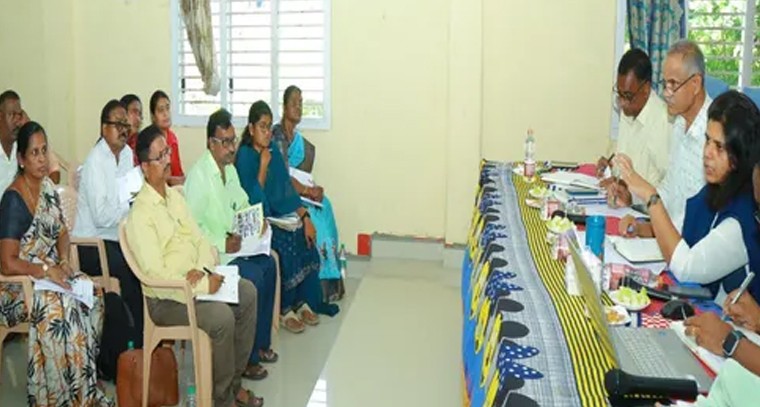 నకిరేకల్‌లో ఇందిరమ్మ ఇండ్ల పురోగతిపై జిల్లా కలెక్టర్ సమీక్ష.. 20 శాతం లక్ష్యం

