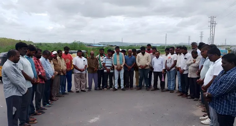 బెల్లంపల్లి స్కూల్ ఆటో ప్రమాదం పై ఆటో డ్రైవర్స్ యూనియన్ సంతాపం

