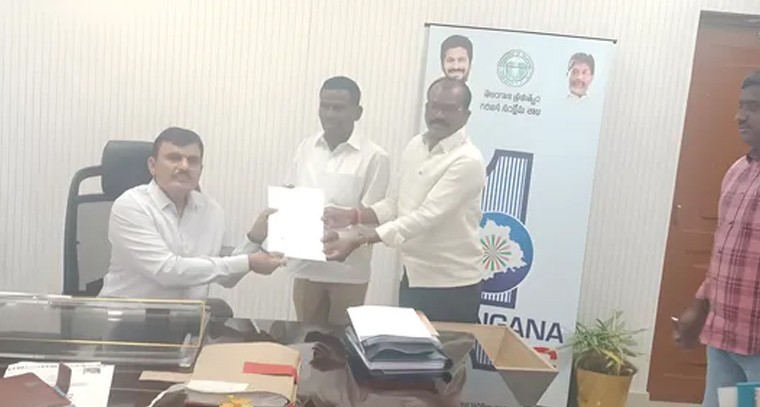 ఉట్నూర్ గిరిజన గ్రామాల్లో పెండింగ్ బిల్లుల చెల్లింపు కోసం డిమాండ్

