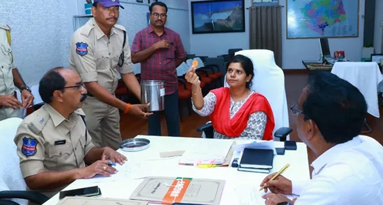 మద్యం దుకాణాల టెండర్‌ ప్రక్రియ ప్రారంభం.. తొలిరోజు ఒక్క టెండర్‌ దాఖలు

