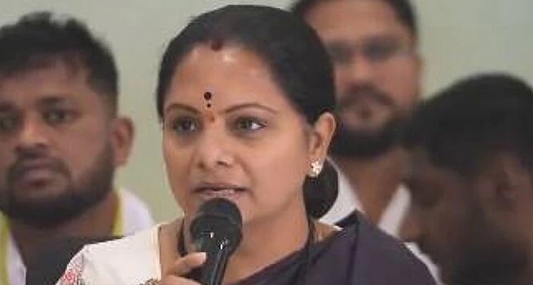 ఉద్యమ ఆకాంక్షల కోసమే కొత్త పార్టీ.. ప్రజాస్వామ్య విలువలపై కవిత సంచలన వ్యాఖ్యలు

