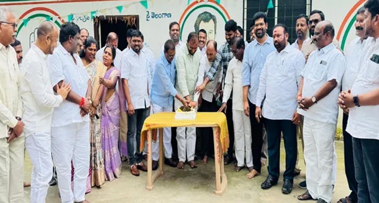 రాజీవ్ గాంధీ 81వ జయంతి.. బోడుప్పల్‌లో ఘన నివాళులు, దేశానికి చేసిన సేవల స్మరణ

