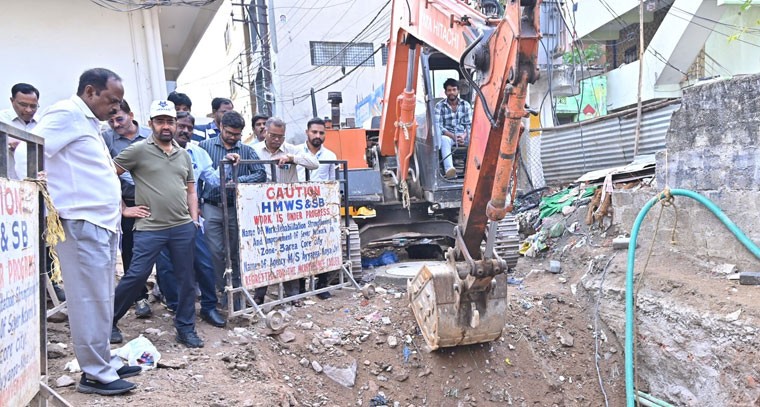 మెహదీపట్నం, లంగర్ హౌస్, టోలిచౌకి  ప్రాంతాల్లో పర్యటించిన జలమండలి ఎండీ అశోక్ రెడ్డి