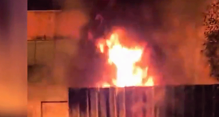 అత్తాపూర్ కార్ షోరూమ్‌లో అగ్నిప్రమాదం