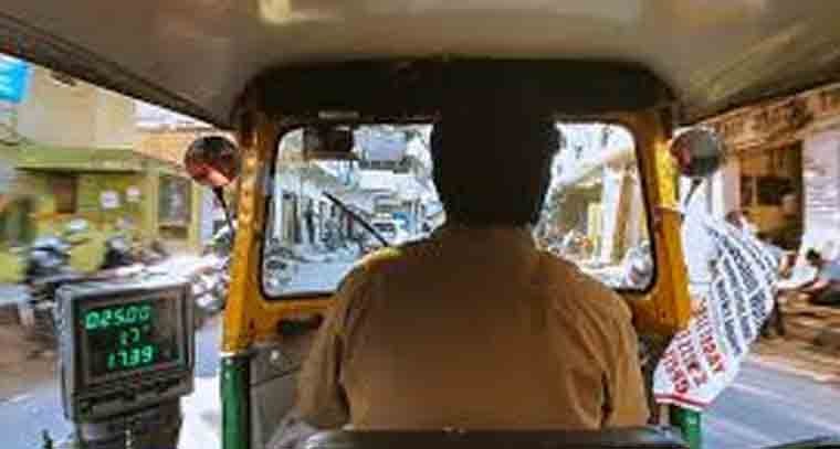 నిజాయతి నిరూపించుకున్న ఆటో డ్రైవర్, అద్భుతం 
