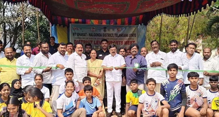 ఎమ్మెల్యే బాలు నాయక్ చేతుల మీదుగా జిల్లా క్రీడా పోటీల ప్రారంభం