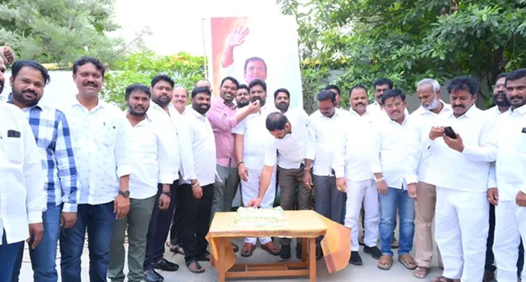 ఘనంగా రాహుల్ గాంధీ జన్మదిన వేడుకలు