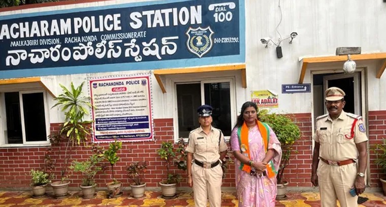 బంజారా హిల్స్ కూల్చివేత.. బోదాసు మాధవి గృహ నిర్బంధం