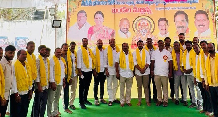 మల్లన్న జాతర మహోత్సవంలో బీఆర్ఎస్ నాయకులు మాద్రి పృథ్వీరాజ్ 