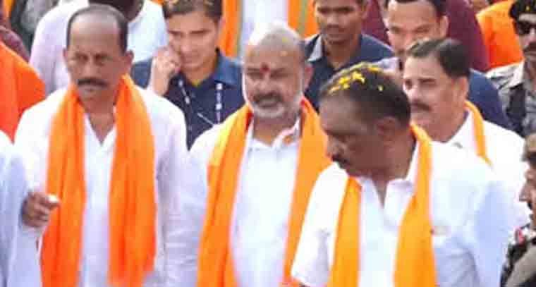 కొండగట్టుకి పాదయాత్ర చేపట్టిన బండి సంజయ్ 