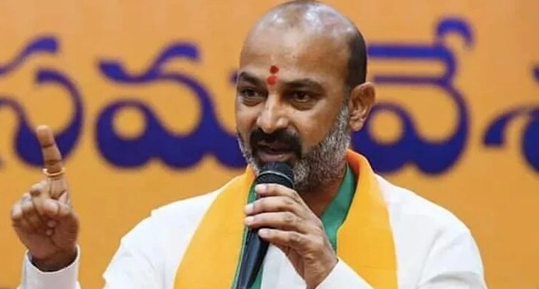 ఆ ఇద్దరు మంత్రులూ జైలుకెళ్లడం ఖాయం.. కేసీఆర్‌పై సింపతీ కోసమే రేవంత్ కుట్ర: బండి సంజయ్

