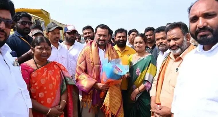 బండ్ల గణేశ్ సంకల్ప యాత్రకు ఎమ్మెల్యే గౌరు చరిత మద్దతు