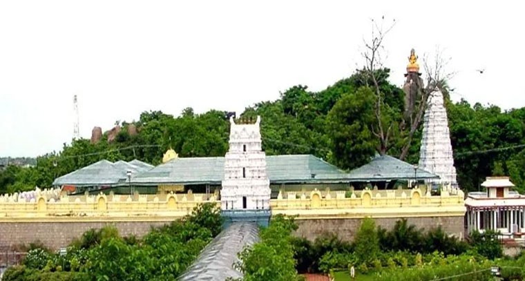 బాసర ఆలయంలో ఈ-టికెట్, క్యూఆర్ కోడ్.. అన్ లైన్ లో విరాళాలు