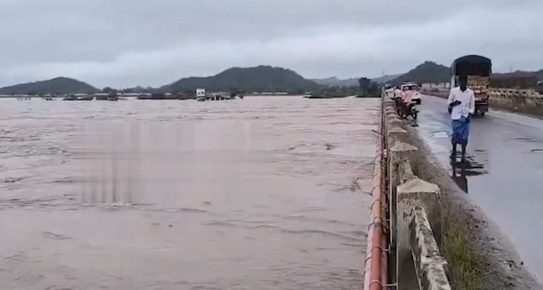 బాసరలో గోదావరి ఉగ్రరూపం