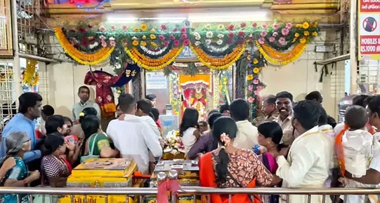 బాసరలో వసంత పంచమి వేడుకలు.. భక్తుల రద్దీ