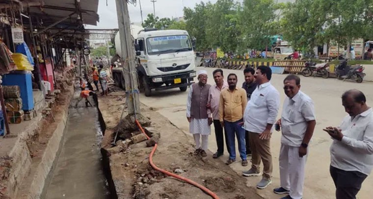 డ్రైనేజీ పనులను పరిశీలించిన ఆగ్రో ఇండస్ట్రీస్ చైర్మన్