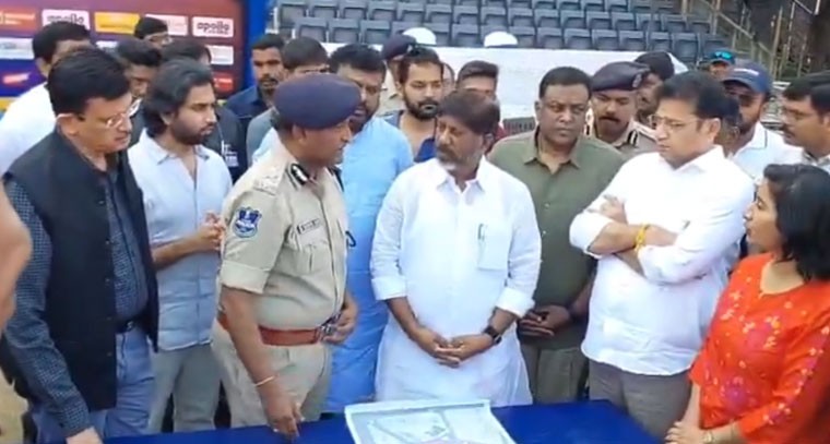 ఉప్పల్ స్టేడియాన్ని సందర్శించిన భట్టి, శ్రీధర్ బాబు