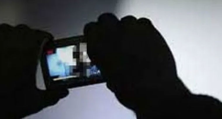 బాలికలు స్నానం చేస్తుండగా వీడియోలు.. హాస్టల్ వార్డెన్ సస్పెన్షన్