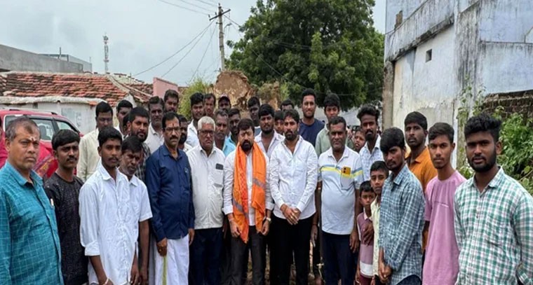 అభయాంజనేయ దేవాలయానికి షెడ్డు నిర్మాణానికి భూమి పూజ