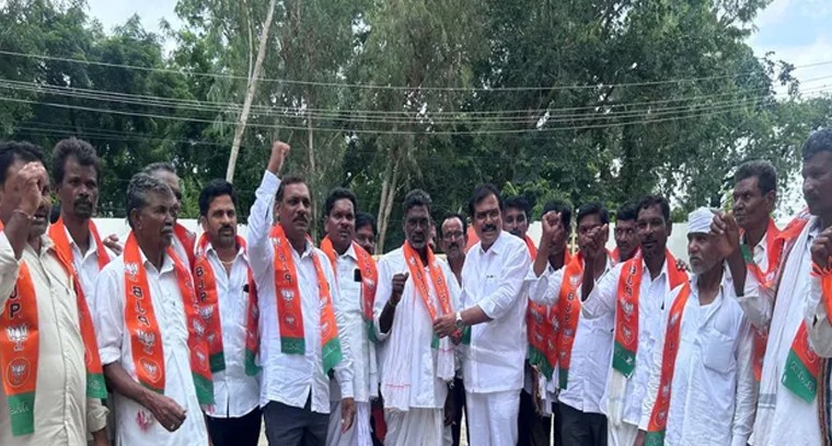 ఎమ్మెల్యే సమక్షంలో బీజేపీ పార్టీలో చేరికలు