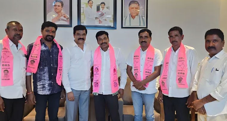 బీఆర్‌ఎస్‌లో చేరిన కాంగ్రెస్ సీనియర్ నాయకులు