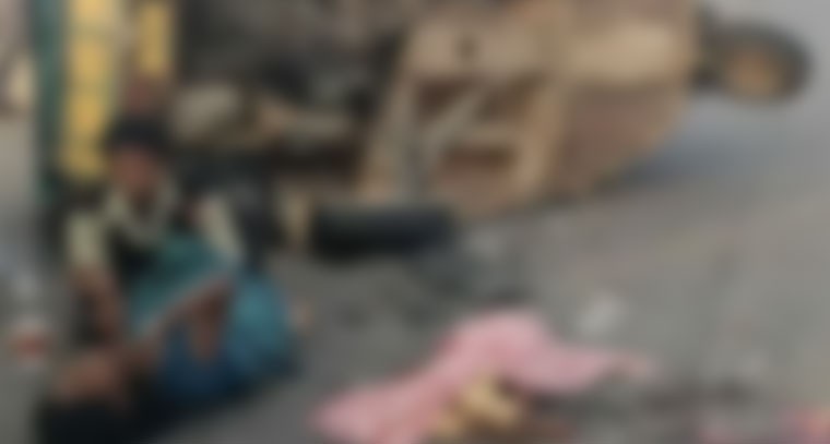 ఆటో బోల్తా.. బాలుడు స్పాట్ డెడ్