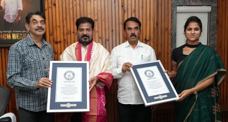 బతుకమ్మ గిన్నిస్ వరల్డ్‌ రికార్డు అందుకున్న సీఎం రేవంత్