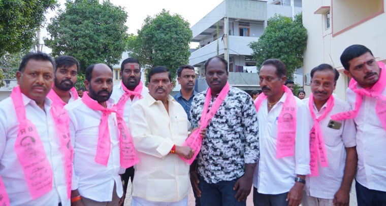 బిఆర్ఎస్ లో చేరిన జంగంపేట కాంగ్రెస్ నాయకుడు 