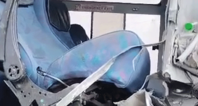  బస్సు లారీ ఢీ.. 10 మందికి గాయాలు