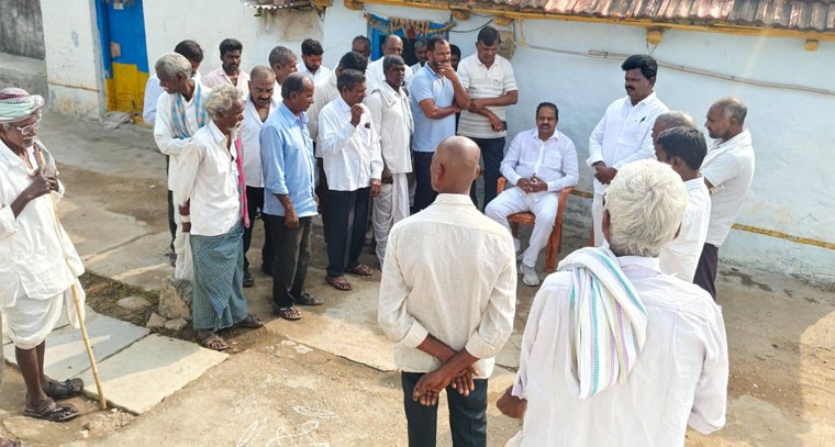 పలువురుని పరామర్శించిన మాజీ ఎమ్మెల్యే 