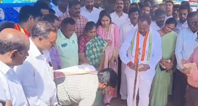 రేగొండలో నూతన బస్టాండ్ పనులకు శంకుస్థాపన చేసిన ఎమ్మెల్యే