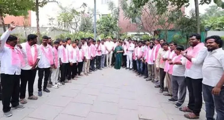 నర్సాపూర్ నియోజకవర్గంలో కాంగ్రెస్, బీజేపీలకు షాక్