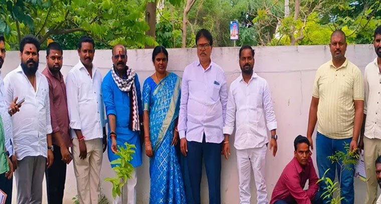 మొక్కలు నాటిన బీజేపీ అధ్యక్షులు