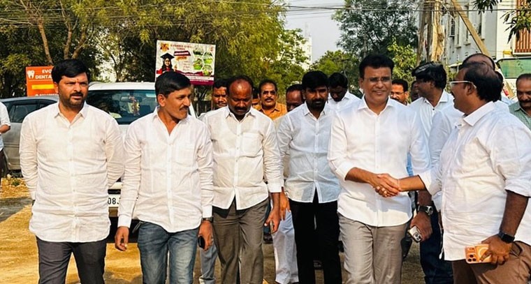 భౌరంపేట్ లహారి గ్రీన్ పార్క్ కాలనీ లో పర్యటించిన గౌరవ MLA కేపీ.వివేకానంద 