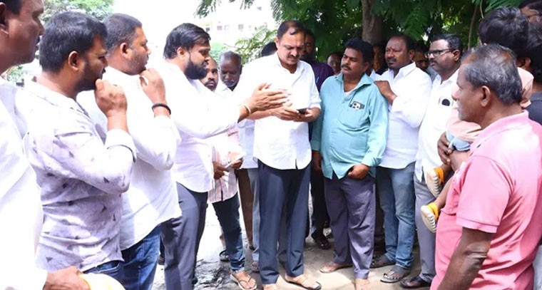 కాలనీ సమస్యల పరిష్కారానికి కృషి