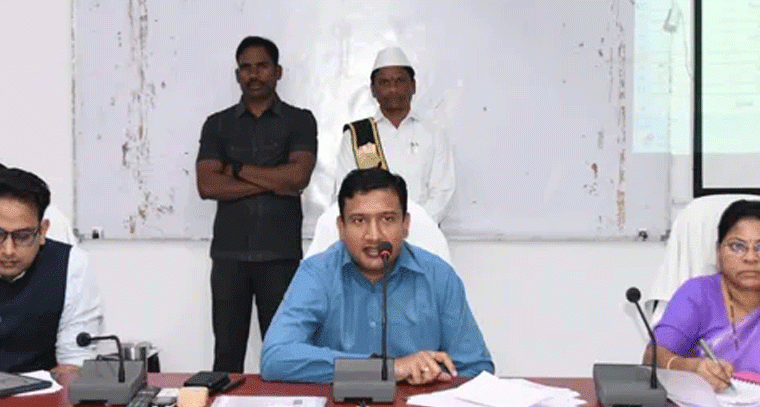 పెండింగ్ దరఖాస్తుల పరిష్కారంలో అలసత్వం వద్దు