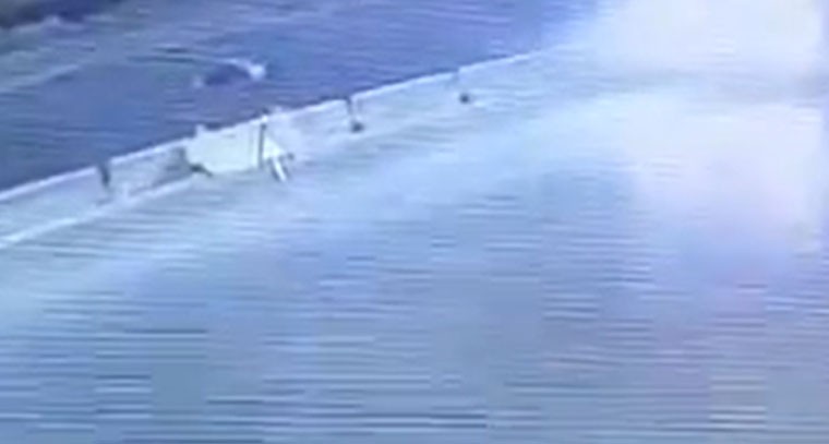 టిప్పర్ లారీ ఢీకొని గుర్తుతెలియని వ్యక్తి మృతి..