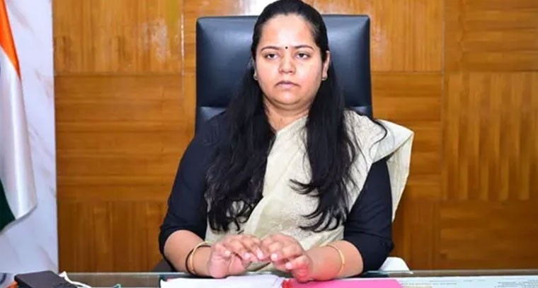 కలెక్టరేట్‌లో ఘన స్వాగతం… బాధ్యతలు చేపట్టిన ప్రతిమ సింగ్